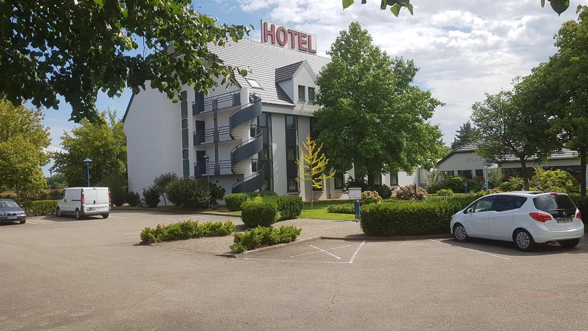 Hotel Restaurant La Tour Romaine - Haguenau - Strasbourg Nord Schweighouse-sur-Moder Zewnętrze zdjęcie