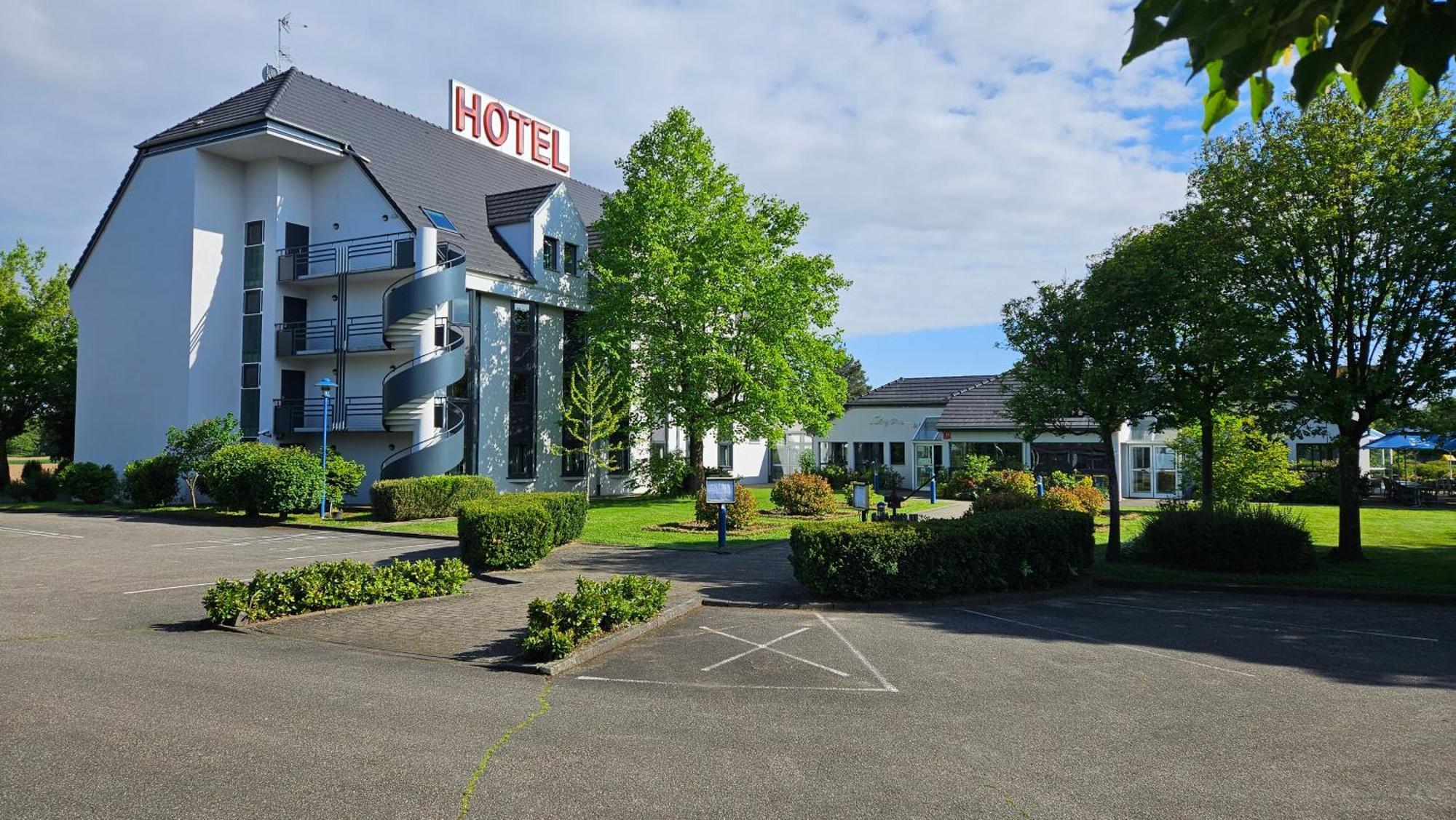Hotel Restaurant La Tour Romaine - Haguenau - Strasbourg Nord Schweighouse-sur-Moder Zewnętrze zdjęcie