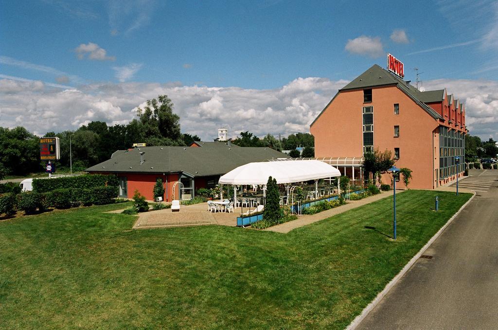 Hotel Restaurant La Tour Romaine - Haguenau - Strasbourg Nord Schweighouse-sur-Moder Zewnętrze zdjęcie