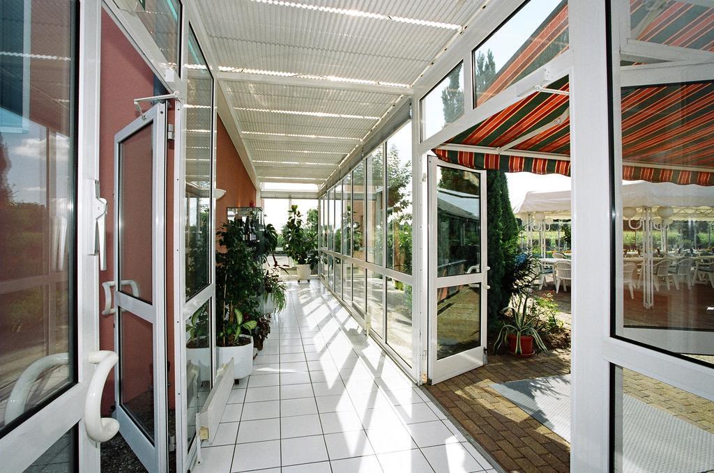 Hotel Restaurant La Tour Romaine - Haguenau - Strasbourg Nord Schweighouse-sur-Moder Zewnętrze zdjęcie