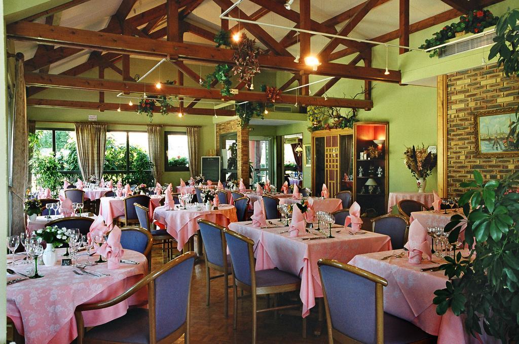 Hotel Restaurant La Tour Romaine - Haguenau - Strasbourg Nord Schweighouse-sur-Moder Zewnętrze zdjęcie