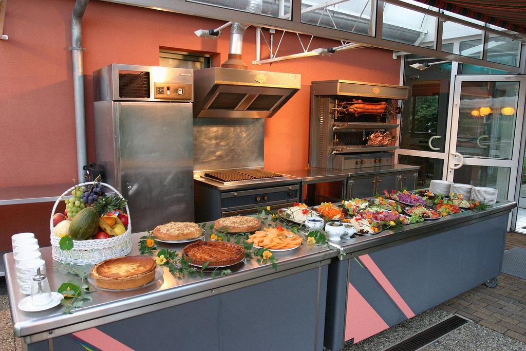 Hotel Restaurant La Tour Romaine - Haguenau - Strasbourg Nord Schweighouse-sur-Moder Zewnętrze zdjęcie