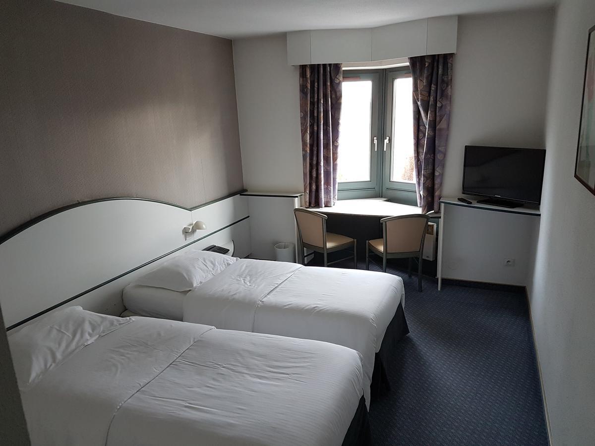 Hotel Restaurant La Tour Romaine - Haguenau - Strasbourg Nord Schweighouse-sur-Moder Zewnętrze zdjęcie