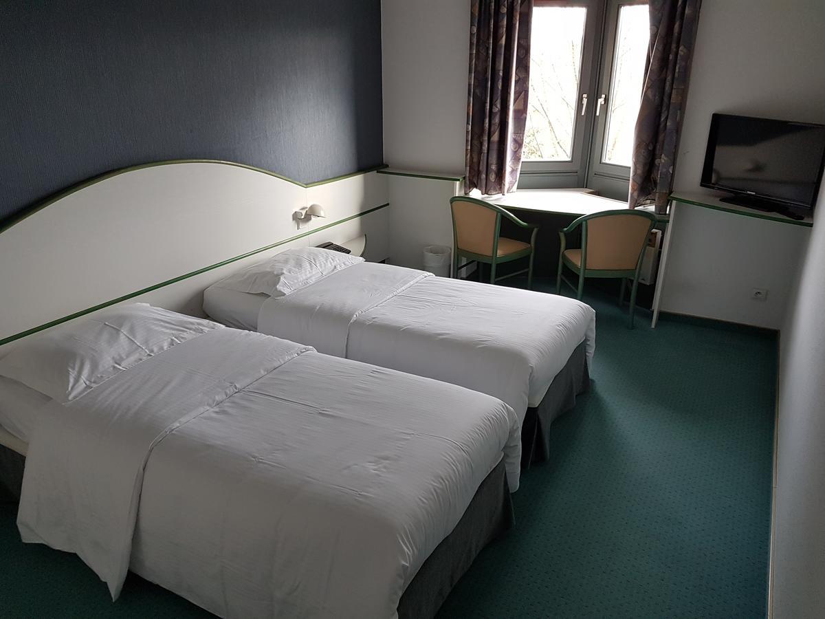 Hotel Restaurant La Tour Romaine - Haguenau - Strasbourg Nord Schweighouse-sur-Moder Zewnętrze zdjęcie