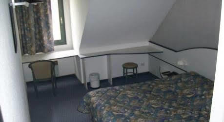 Hotel Restaurant La Tour Romaine - Haguenau - Strasbourg Nord Schweighouse-sur-Moder Zewnętrze zdjęcie